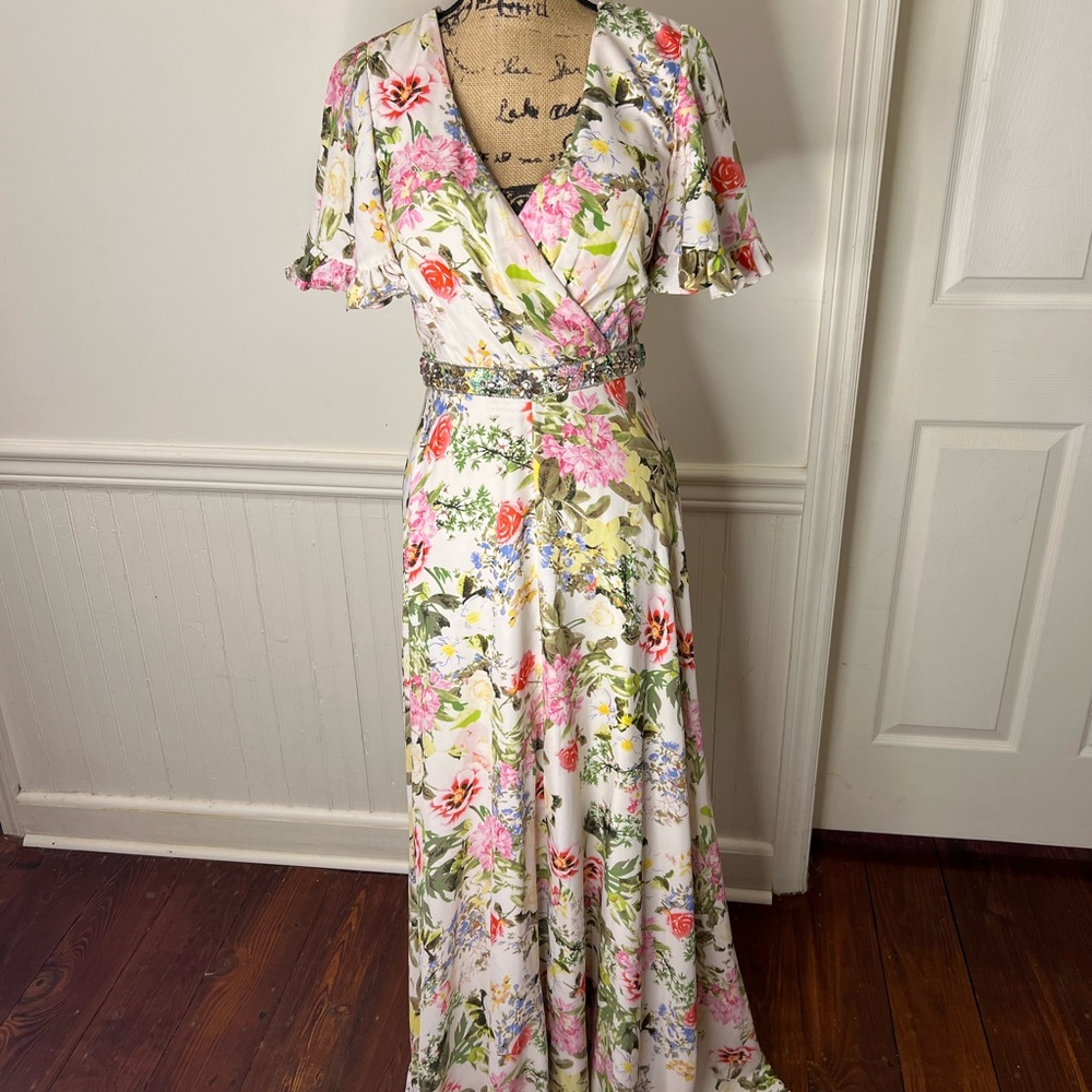 Mac Duggal Floral V-Neck‎ Gown #9079 size 4 - Picture 5 of 15